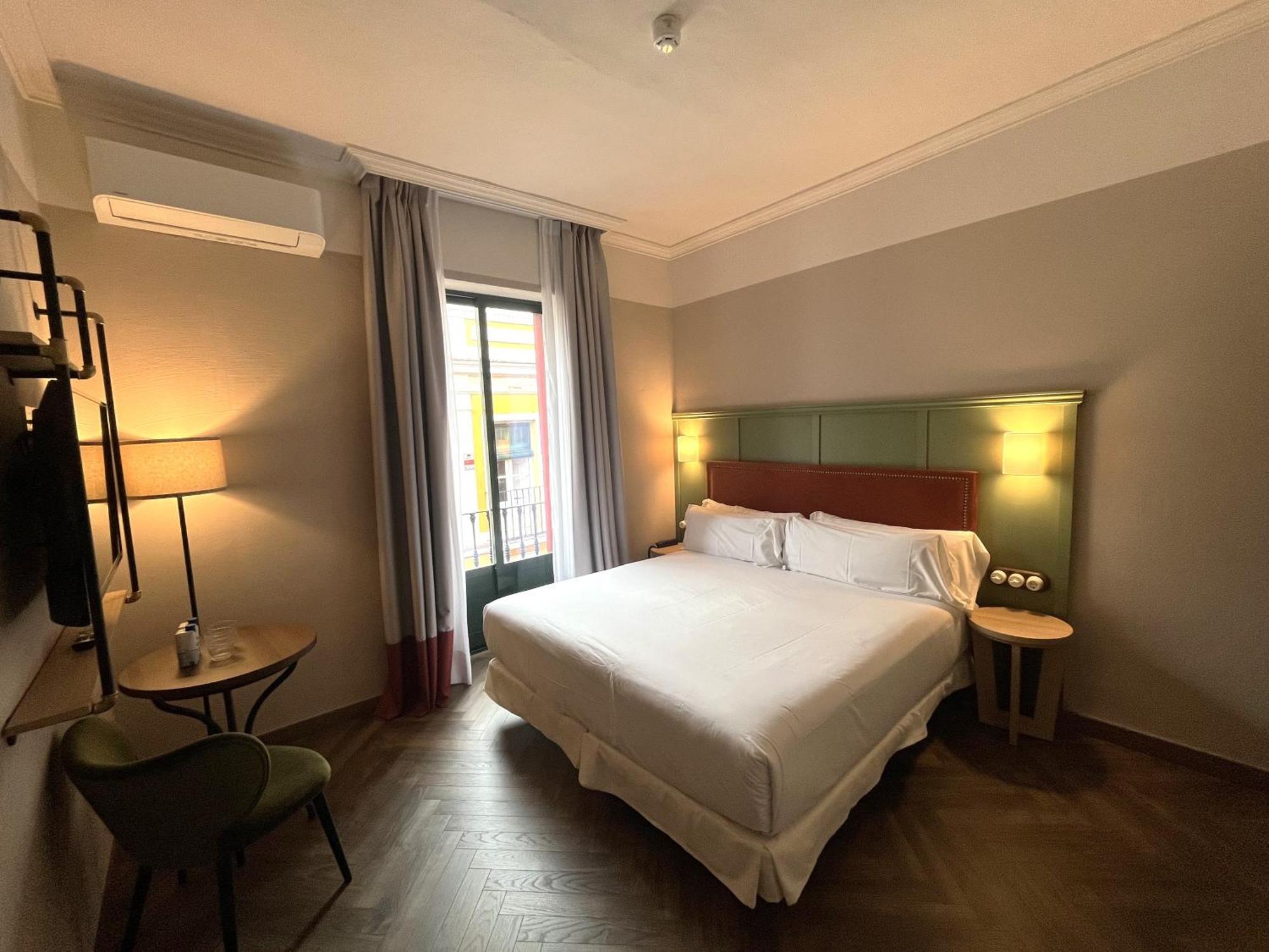 The Honest Hotel & Apartments セビリア エクステリア 写真